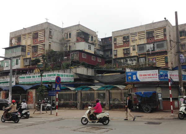 9. Khu tập thể Nghĩa Tân Khu tập thể Nghĩa Tân được thành phố giao cho Công ty cổ phần Đầu tư Sông Đà Việt Đức lập quy hoạch chi tiết 1/500 để cải tạo. Ảnh: Vietnamnet.