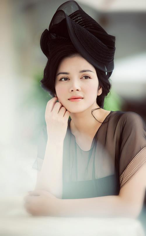 Ngoài thời trang dạ hội nữ, Lý Nhã Kỳ còn kinh doanh thời trang dành cho phái mạnh với hơn 20 thương hiệu các loại. Ảnh: phununet.com.