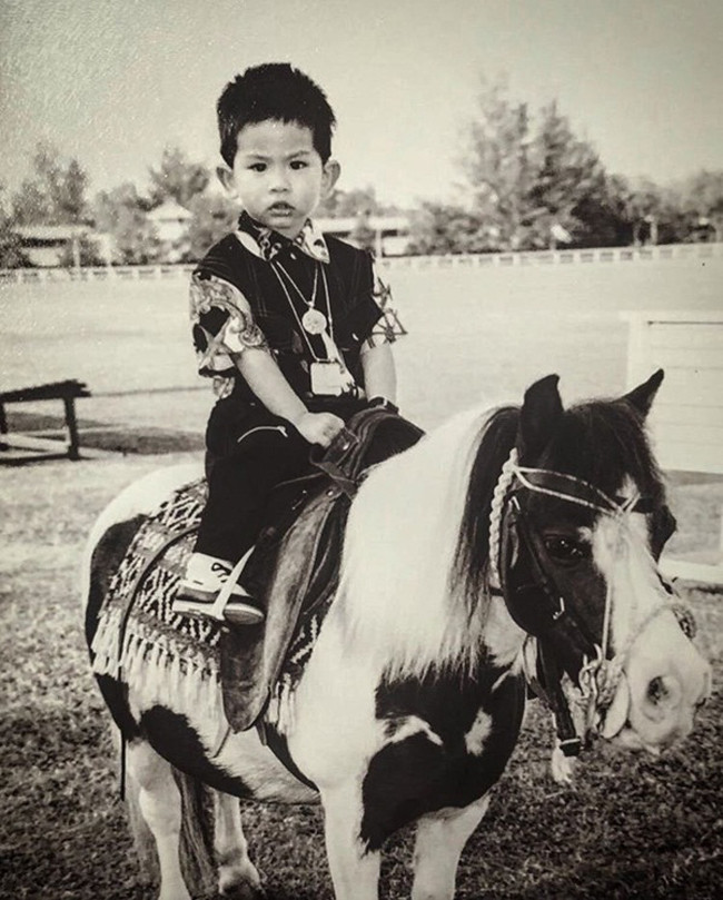 Hoàng tử Brunei Abdul Mateen là con trai thứ 10 của Quốc vương Haji Hassanal Bolkiah. Anh sinh ngày 10/8/1991. Trong danh sách kế vị Quốc vương Brunei, Mateen xếp ở vị trí thứ 6.