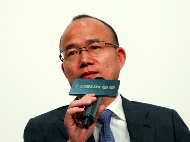 5. Guo Guangchang (Wolverhampton Wanderers) - Tài sản: 6,6 tỷ USD Guo Guangchang là người sáng lập, chủ tịch của tập đoàn đa quốc gia Fosun International, hoạt động trong nhiều lĩnh vực như quản lý tài sản, bất động sản và giải trí. Năm 2016, Fuson mua câu lạc bộ Wolverhampton Wanderers với giá 45 triệu bảng.