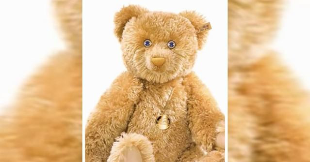 Gấu Teddy nạm đá quý: Nhân dịp kỷ niệm 125 năm “ngày sinh” của gấu Teddy, một công ty ở Đức đã cho ra đời sản phẩm gấu Teddy nạm đá quý phiên bản giới hạn. Hai mắt của những chú gấu này được làm từ ngọc sapphire. Giá bán của chúng là 193.000 USD/con (4,3 tỷ VND).