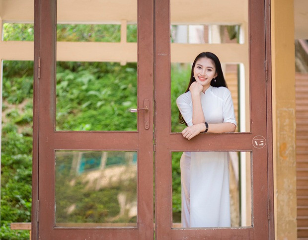 "Em đến với cuộc thi Hoa khôi Sinh viên là để thử sức mình trong một sân chơi mới, để giao lưu, kết bạn và mang vẻ đẹp cùng bản sắc riêng của trường Đại học Lâm nghiệp đến với bạn bè khắp nơi trên cả nước. Và hơn thế nữa, em mong muốn được thử thách chính mình, xem giới hạn của mình tới đâu và cố gắng để vượt qua giới hạn bản thân. Em cũng hy vọng mình có thể chạm tay đến ngôi vị cao nhất" - cô nàng xinh đẹp này cho biết.