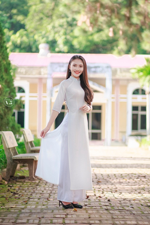 Thủy Tiên chia sẻ: "Em chọn Viện Quản lý đất đai và Phát triển nông thôn với mong muốn học tập được những kiến thức bổ ích, có thể giúp đỡ bà con bản làng mình phát triển kinh tế, nâng cao chất lượng cuộc sống, để quê hương em mỗi ngày một giàu đẹp hơn".
