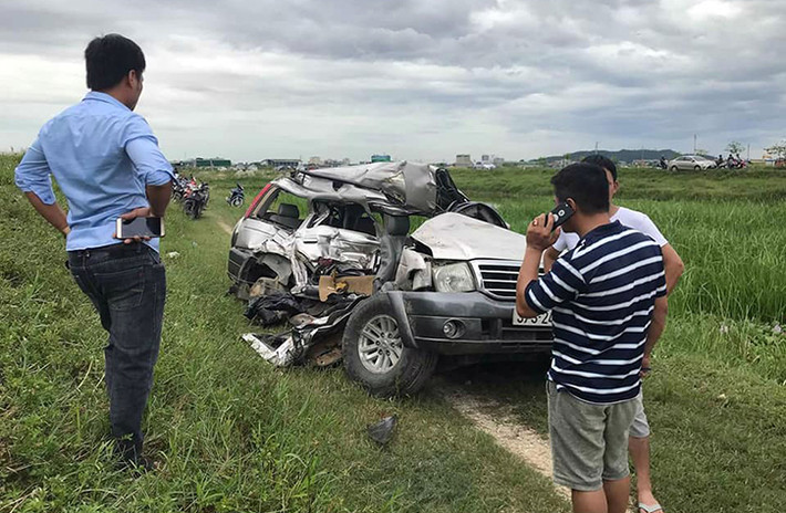 Ngay khi tiếp nhận thông tin cơ quan chức năng khẩn trương đến hiện trường để điều tra, làm rõ nguyên nhân vụ tai nạn. Do đoàn tàu không bị ảnh hưởng nên sau khi lập biên bản thì tiếp tục di chuyển về ga. Chiếc ô tô sau đó được cơ quan chức năng đưa ra mép đường để khám nghiệm.