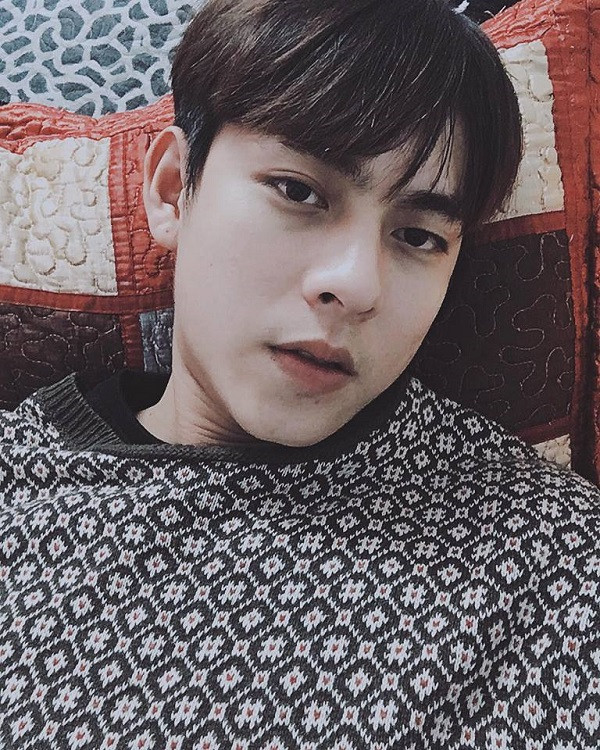 Cùng ngắm nhìn những khoảnh khắc đời thường cực 'cool' của chàng hot boy gây bão mạng này nhé.