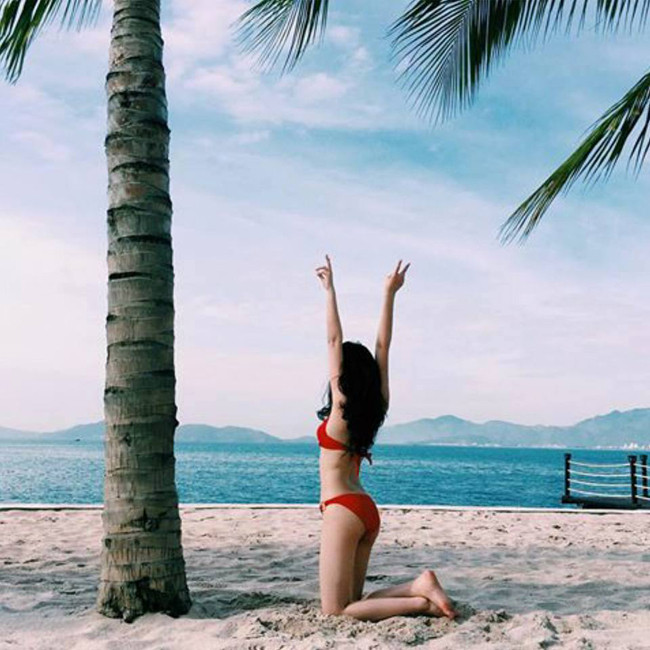 Cô nàng chuyển hẳn sang phong cách gợi cảm, quyến rũ.