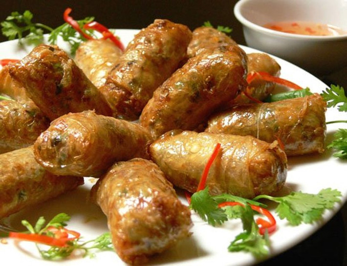 Nem chay: Hầu như trên mâm cỗ cúng Rằm tháng Bảy nhà nào cũng có món nem. Tuy nhiên, làm nem chay thì không phải nhà nào cũng làm. Ảnh: internet.