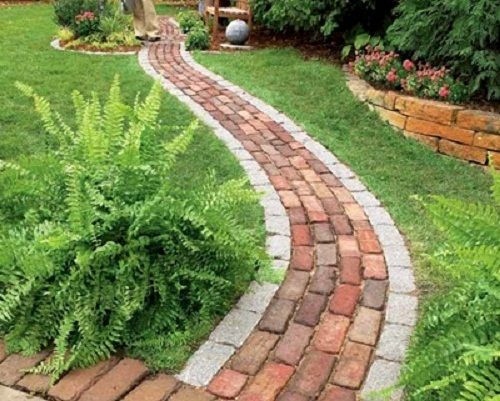 Bạn có thể sử dụng gạch nung đỏ kết hợp với xi măng như thế này, vừa tiết kiệm chi phí lại vừa đảm bảo được yếu tố thẩm mỹ. Ảnh: Blogspot.