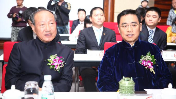 Wang Jian sinh năm 1961 tại tỉnh Thiên Tân, Trung Quốc. Ông có một người em trai tên là Wang Wei cũng làm việc tại Tập đoàn HNA. Ảnh: Thetimes.