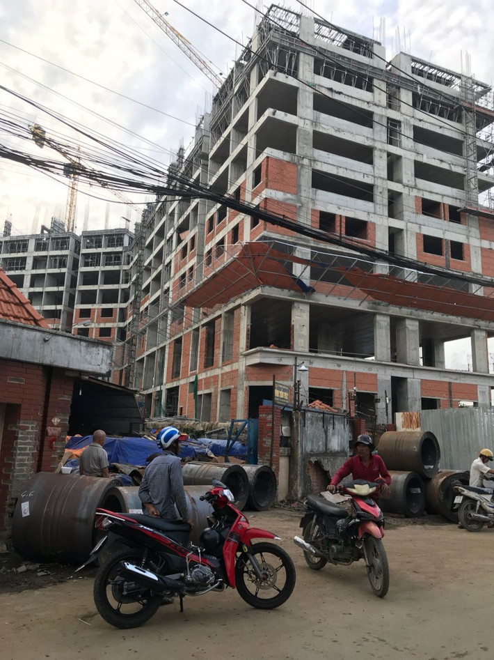 Dự án bao gồm 3 block: 2 block A, 1 block B, với nhiều tiện ích có sẵn: hồ bơi, gym center, siêu thị mini, công viên cây xanh... Ảnh: pinterest.com.