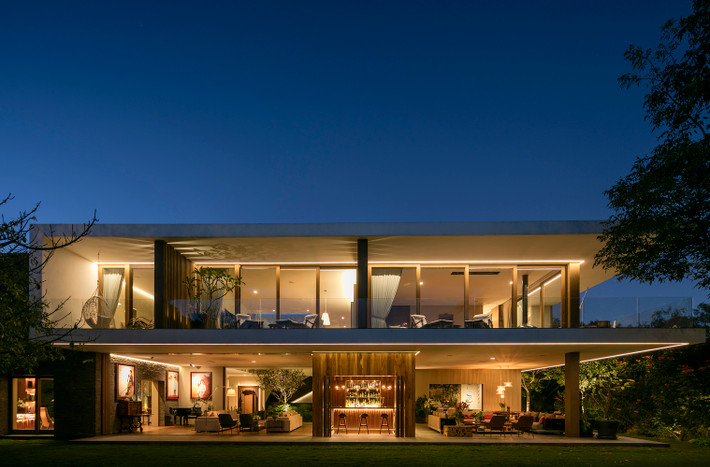 Nằm trong khuôn viên có diện tích lên tới 1788m2, ngôi nhà có tên LJ30 House tọa lạc tại Zapopan, Mexico và được xây dựng năm 2017.
