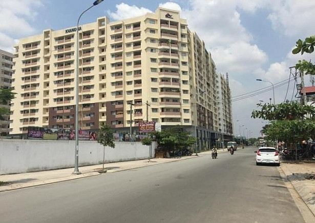 UBND TP.HCM vừa chỉ đạo Thanh tra TP và Sở Xây dựng xử lý triệt để các sai phạm đang diễn ra ở chung cư Khang Gia (quận Gò Vấp) thời gian qua. Chung cư Khang Gia tọa lạc tại vị trí số 9 Phan Huy Ích, phường 1, quận Gò Vấp, TPHCM là một trong những dự án lớn của chủ đầu tư Công ty Cổ phần Đầu tư và Phát triển Địa ốc Khang Gia. Ảnh: Thời báo chứng khoán.