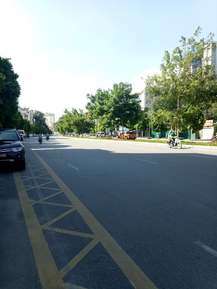 Theo tìm hiểu của Kiến Thức, mảnh đất giá “khủng” đó là ở trên đường Nguyễn Văn Huyên (quận Cầu Giấy), gần giáp đường Cầu Giấy.