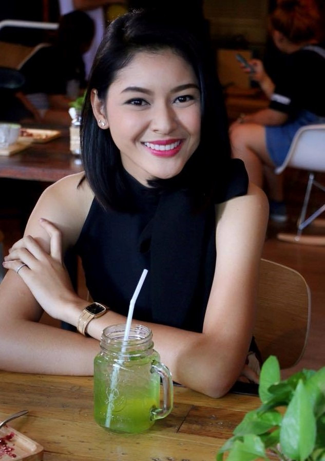 9X cho biết cô từng đăng ký tham gia cuộc thi sắc đẹp Miss Angie Beauty Queen và đoạt giải Á hậu 1. Bên cạnh đó, cô nàng nhận được nhiều lời mời làm người mẫu ảnh.