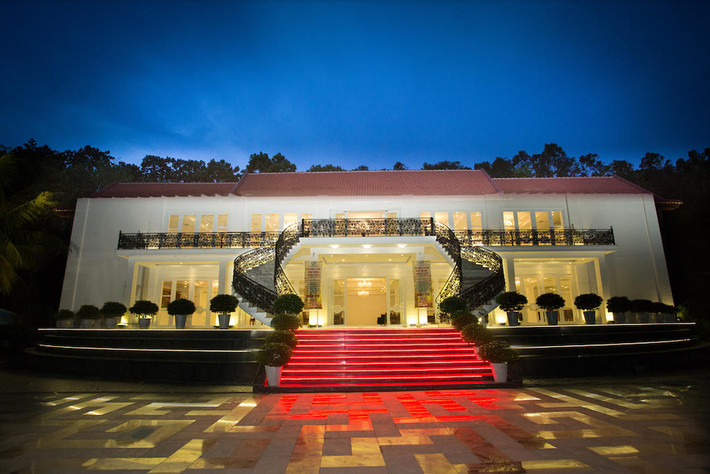 Trước đây, Resort Hoàng Gia Quy Nhơn thuộc sở hữu của Tập đoàn Hoàng Anh Gia Lai, sau đó chuyển nhượng lại cho một doanh nghiệp khác với giá khoảng 175 tỉ đồng. Ảnh: dulichquynhon.com.