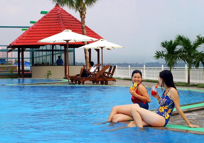 Nhà hàng Du Thuyền được thiết kế giống như một chiếc thuyến mang đến cho du khách cảm giác như mình đang ở trên một du thuyền trên biển. Ảnh: dulichquynhon.com.