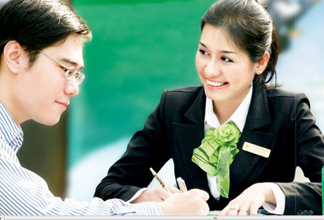 1. Vietcombank Báo cáo tài chính quý IV/2017 của ngân hàng Vietcombank cho thấy, đây là ngân hàng dẫn đầu về lợi nhuận với hơn 11.300 tỷ đồng trước thuế và sau thuế trên 9.100 tỷ đồng. Vì thế, ngân hàng này "mạnh tay" chi lương, thưởng cho cán bộ nhân viên. Tính bình quân năm 2017, thu nhập của nhân viên Vietcombank đạt mức 32,3 triệu đồng/người/tháng, tăng gần 22% so với năm 2016. Ảnh: btc.edu.vn.