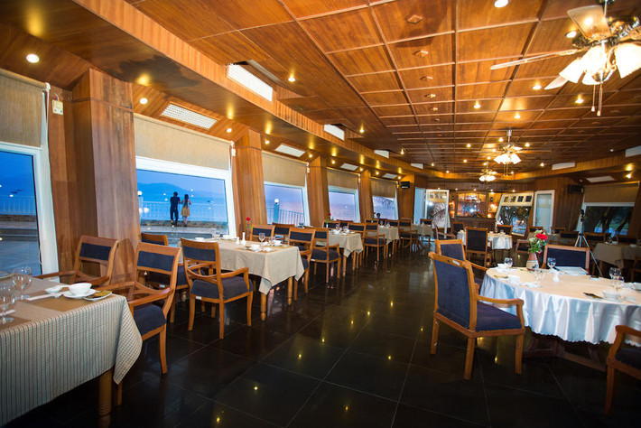 Resort Hoàng Gia Quy Nhơn có tầm vóc 4 sao, tọa lạc trên khu đất có diện tích hàng chục nghìn mét vuông nằm dọc theo bờ biển trung tâm TP Quy Nhơn. Ảnh: vi.hotels.com.