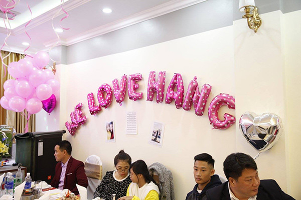 Một người thân của Thanh Hằng chia sẻ, buổi tiệc được tổ chức tại một nhà hàng nhỏ ngay tại Trâu Quỳ, Gia Lâm (gần nhà của Thanh Hằng). Không chỉ có người thân trong gia đình, rất nhiều bạn bè, đồng nghiệp thân thiết cũng đã đến chung vui cùng với cô. Hầu như tất cả mọi người đều gửi đến cô lời chúc sức khỏe – điều mà Thanh Hằng cần nhất ở thời điểm hiện tại.