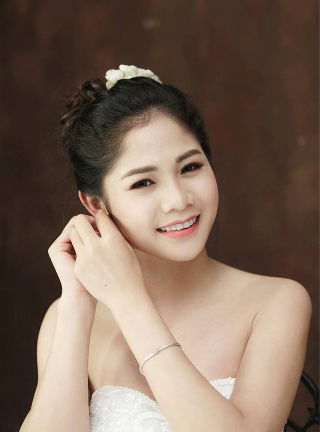 Thảo và Nhật gặp nhau lần đầu cách đây 4 năm khi đi uống cà phê cùng vợ chồng cầu thủ Âu Văn Hoàn (hậu vệ câu lạc bộ TP.HCM). Làm việc và thi đấu cùng một thành phố nên cặp đôi có nhiều cơ hội gặp gỡ nhau rồi không biết cảm mến nhau từ khi nào.
