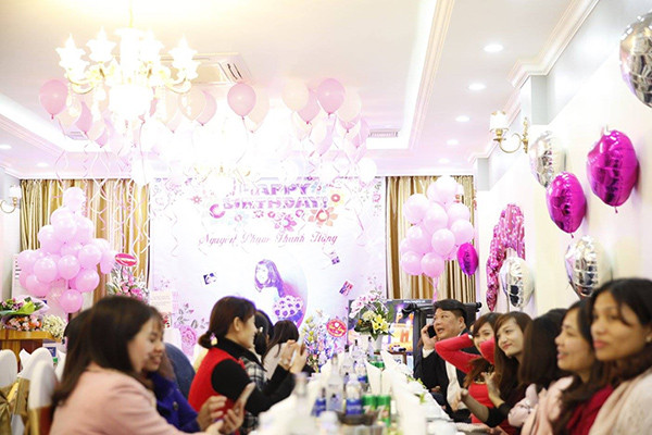 Bữa tiệc sinh nhật chào đón tuổi mới của cô giáo Nguyễn Phạm Thanh Hằng.