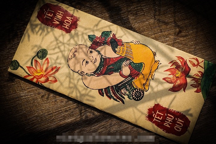 Tự thiết kế, in ấn phong bao lì xì Tết đã trở thành một công việc khá quen thuộc của các bạn trẻ Việt trong vài năm qua. Với mong muốn dẹp bỏ sự nhàm chán, truyền tải cá tính và phong cách của mình, cộng với bàn tay khéo léo, các bạn trẻ đã tạo ra được những bao lì xì vừa đẹp mắt vừa "chất", vừa mang nhiều ý nghĩa về một mùa xuân, năm mới nhiều may mắn.