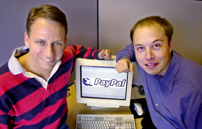 4 năm sau khi thành lập (1999), hai anh em bán Zip2 với giá 307 triệu USD, mang về cho Elon Musk 22 triệu USD.