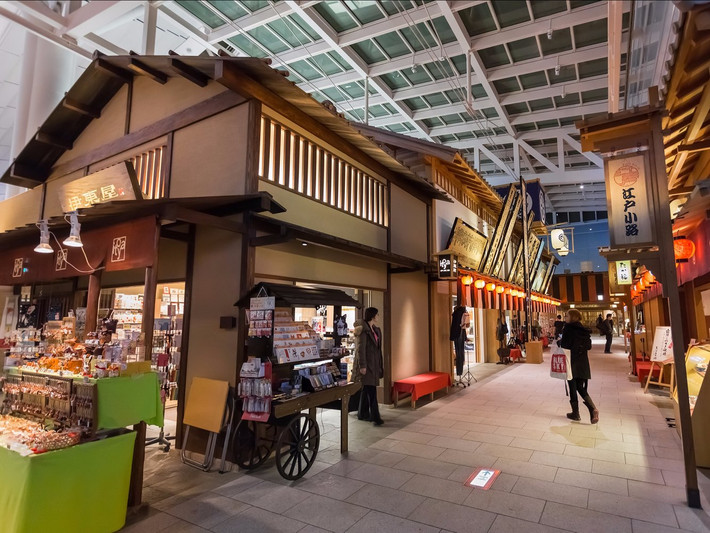 Sân bay quốc tế Tokyo Haneda đạt 85 triệu hành khách/năm. Haneda là một trong hai sân bay chính phục vụ các chuyến bay đến/ đi từ thủ đô Tokyo (Nhật Bản).