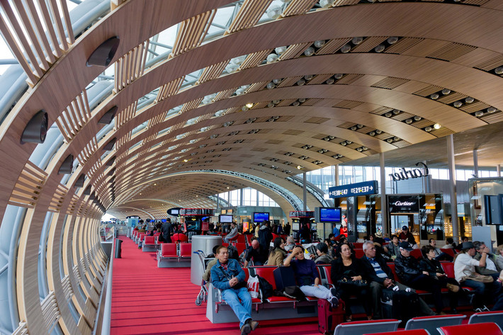 Sân bay quốc tế Paris Charles de Gaulle (Pháp) là sân bay quốc tế lớn nhất nước Pháp với 69,4 triệu lượt khách mỗi năm. Nguồn ảnh: Business Insider.