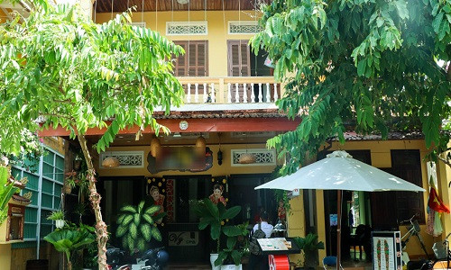 Sau khi Trần Tiểu Vy (sinh năm 2000 tại Hội An) trở thành Hoa hậu Việt Nam 2018, người dân phố Hội cũng bày tỏ sự vui mừng, tự hào trên mạng xã hội. Ngôi nhà của gia đình Hoa hậu Trần Tiểu Vy được nhiều người đến thăm, chúc mừng. Ngôi nhà được sơn vàng phù hợp với màu sắc ở Hội An, bên ngoài có nhiều cây xanh tạo nên vẻ hài hòa.