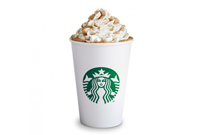 Vani Hari, thành viên Food Babe, khẳng định không có thành phần bí ngô thực sự trong cốc Pumpkin Spice Latte của hãng Starbucks, mà chỉ có chất tạo hương vị nhân tạo. Ảnh: Fortune.