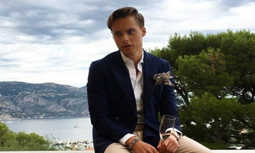 Chàng tỷ phú trẻ thứ 3 thế giới Gustav Witzoe (theo xếp hạng của Forbes) không chỉ may mắn sinh ra trong nhung lụa mà còn khiến mọi người ghen tỵ khi sở hữu ngoại hình điển trai đúng chuẩn “soái ca”. Ảnh: SalmonBusiness.