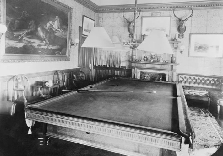 Phòng billiard.