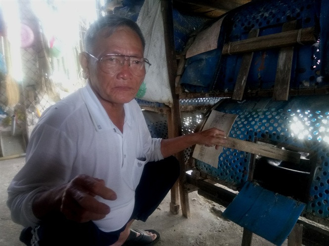 Ông Ân cho biết, trăn dễ nuôi, thức ăn dễ kiếm, bán lại được giá. Ảnh: Nông nghiệp.
