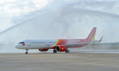 Máy bay A321neo được trang bị động cơ thế hệ mới nhất với các cải tiến khí động lực và khoang hành khác, giúp tiết kiệm nhiên liệu ít nhất 16%. Ảnh: Vietjet.