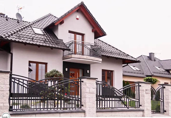Hàng rào bê tông kết hợp song sắt phong cách biệt thự Châu Âu.