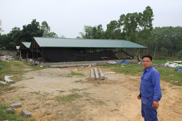Trang trại nuôi giun quế Nhật rộng 1.000 m2 đem về cả tỷ đồng mỗi năm cho anh Ngô Minh Hồng (Trung Giáp, Phù Ninh, Phú Thọ). Ảnh: Dân Việt.