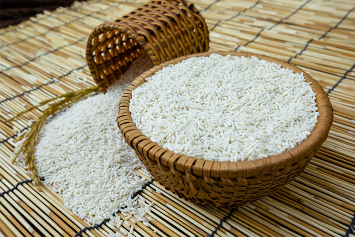 Là một trong những sản vật không thể thiếu trong cuộc sống hàng ngày của mỗi gia đình Việt, gạo mới trở thành món quà đặc biệt trong dịp Tết cổ truyền. Ảnh: Landpearl.