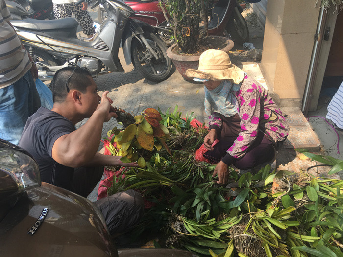 Gọi là chợ phiên bởi người bán và mua chỉ họp vào 2 ngày cuối tuần là thứ 7 và chủ nhật. Ảnh: Vietnamnet.