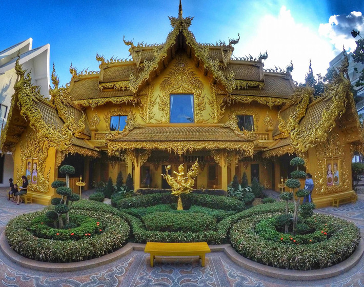 Rất nhiều họa tiết trang trí cầu kỳ và tỉ mỉ. Ảnh: Printest.