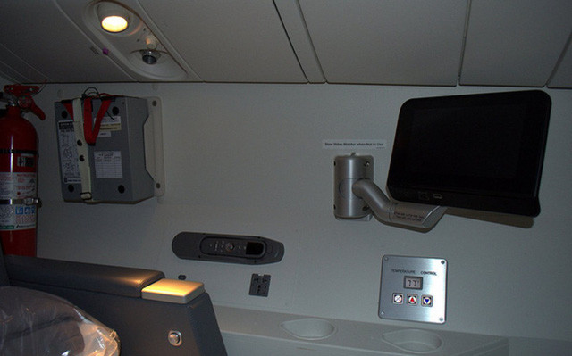 Phòng ngủ dành cho phi công trên máy bay Boeing 777 của hãng hàng không American Airlines được bố trí một chiếc TV.