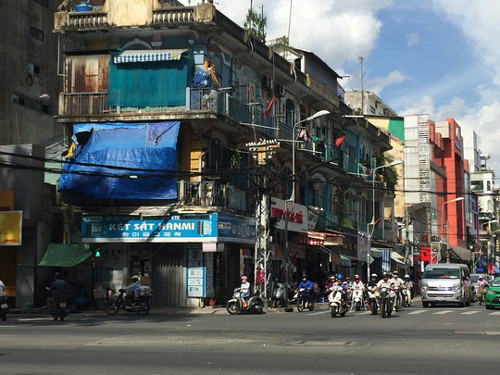 Xây dựng từ trước năm 1975, chung cư 440 Trần Hưng Đạo (quận 5), ở trong mức độ nguy hiểm nhà cấp D, không còn đáp ứng được yêu cầu sử dụng bình thường. Ảnh: Baohaiquan.