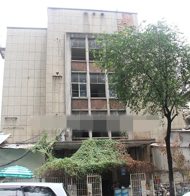 Chung cư 128 Hai Bà Trưng, phường Đa Kao (quận 1) phải di dời khẩn cấp vì công trình xuống cấp nghiêm trọng và có thể sập bất kỳ lúc nào. Chung cư được xây dựng trước năm 1975, gồm một trệt và 4 tầng lầu. Ảnh: Hcmcpv.