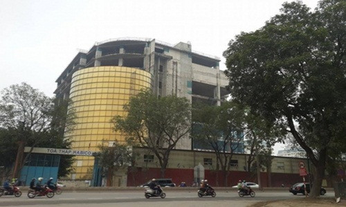 Là dự án bất động sản được xếp vào hạng "siêu sang" của Hà Nội nhưng sau một thời gian thi công, tòa nhà Habico Tower vẫn "bình yên" tọa lạc tại vị trí vô cùng đắc địa 288 Phạm Văn Đồng, Bắc Từ Liêm. Ảnh: Phapluatplus.