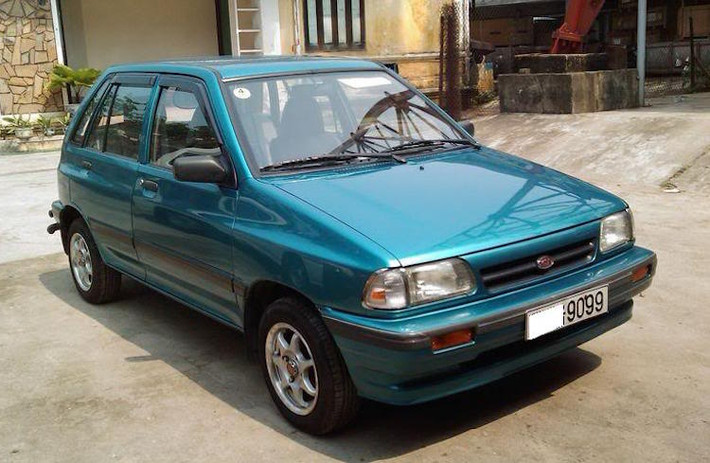 Trong số những mẫu xe ôtô dưới 100 triệu, Kia Pride CD5 được khá nhiều người tin tưởng bởi những ưu điểm như giá thành rẻ, chi phí sử dụng thấp, phụ tùng rẻ và dễ kiếm "đồ chơi".