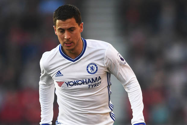 Không phải De Gea, sao Chelsea mới là mục tiêu số 1 của Real: Theo Daily Express, đội bóng Hoàng gia đang xem Eden Hazard như là mục tiêu chuyển nhượng số 1 của CLB vào mùa Hè tới. Cũng theo Daily Express, Chelsea đang thuyết phục Hazard đặt bút ký vào một bản hợp đồng mới. Ảnh: Daily Express