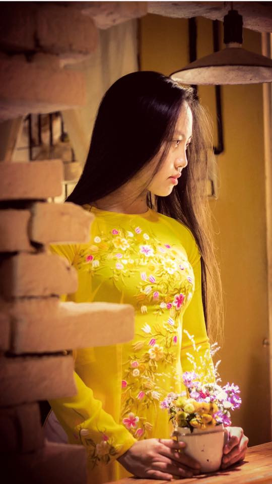 Sở hữu gương mặt ưa nhìn cùng các vòng nở nang và săn chắc, nữ HLV thể hình Huỳnh Vương Anh Túc đã có câu trả lời cho nhiều người khi các nữ gymer mặc áo dài sẽ ra sao.