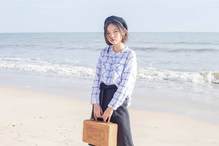 Dương cho biết mình bắt đầu làm mẫu ảnh từ năm lớp 12 - chủ yếu là vì bạn bè nhờ và sau đó bắt đầu chụp nhiều hơn khi học đại học. Cô bạn cũng cho biết thông qua công việc này, rất may mắn là cô bạn đã được tiếp xúc với những anh chị người mang đến cho Dương đam mê và nhiệt huyết.