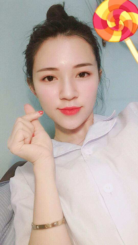 Cùng ngắm nhìn vẻ xinh đẹp của cô nàng hot girl fan Chelsea vừa qua khiến dân mạng một phen chao đảo và không rời mắt ngắm nhìn. Ảnh trong bài: Facebook nhân vật.