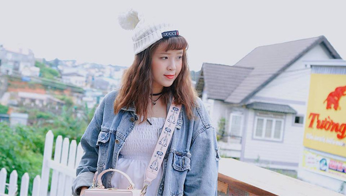 Nếu là 1 fan của series phim hài "Cơm nguội" của nhóm hài FAPTV thì cái tên Thúy Kiều không xa lạ với nhiều người. Cô nàng hot girl Bến Tre này chinh phục khán giả bằng hình ảnh vô cùng dễ thương và chất giọng "chua loét" đặc biệt.